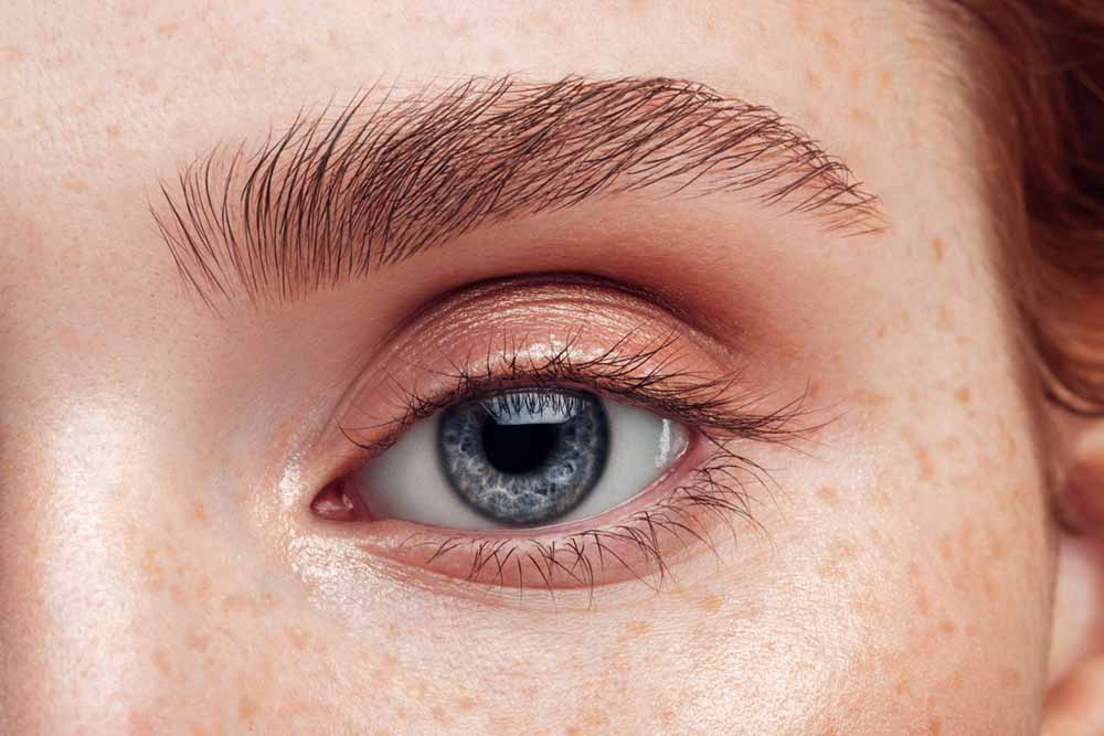 woman-eye-close-up-magnesium-deficiency-bettery-you.jpg